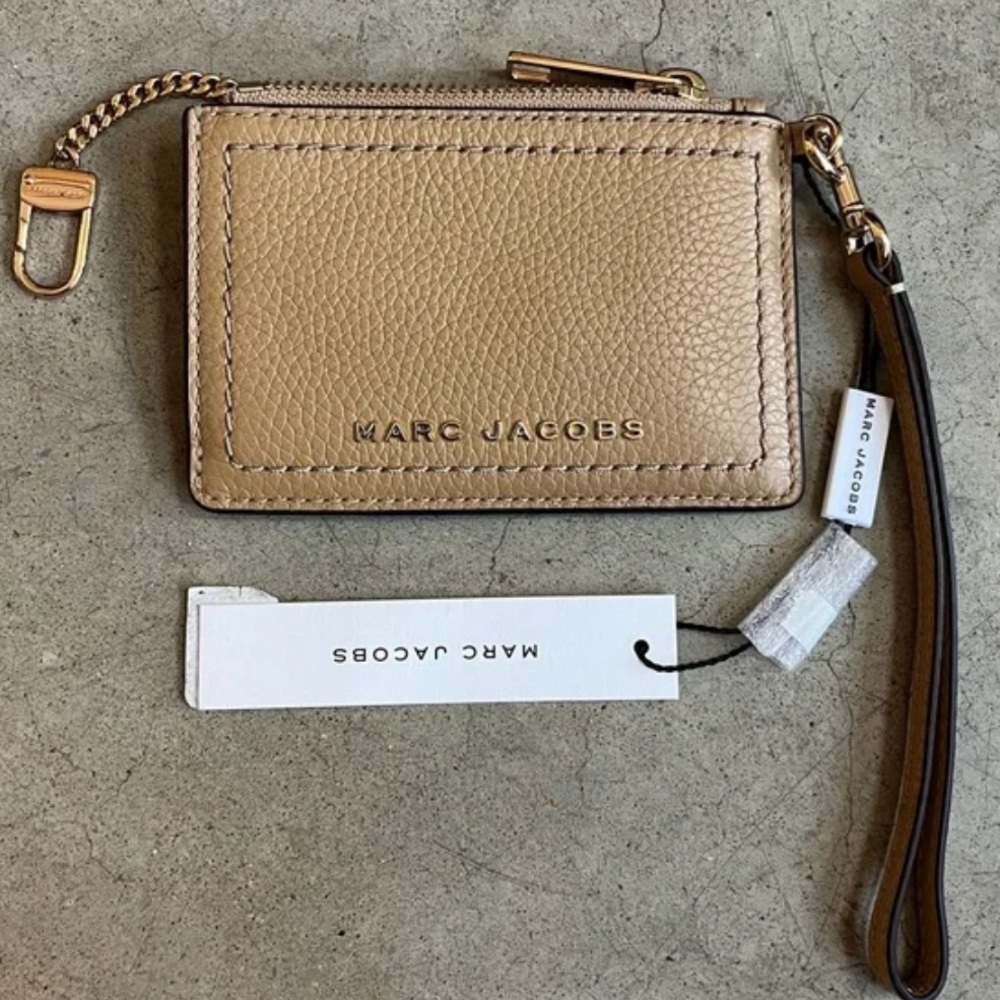 NWT ✩ Marc Jacobs wristlet wallet clutch Iced coffee textured tan leather gold